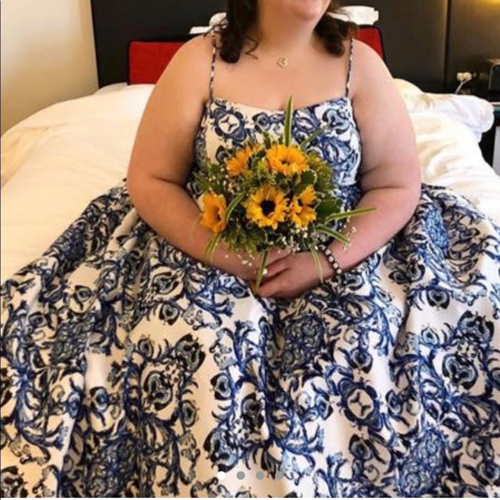 PATTERNED BLUE AND WHITE PROM DRESS